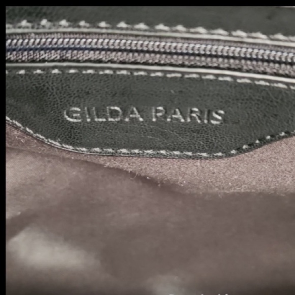 Sleek Black Quilted Duffel Bag with Versatile Strap - Picture 9 of 11